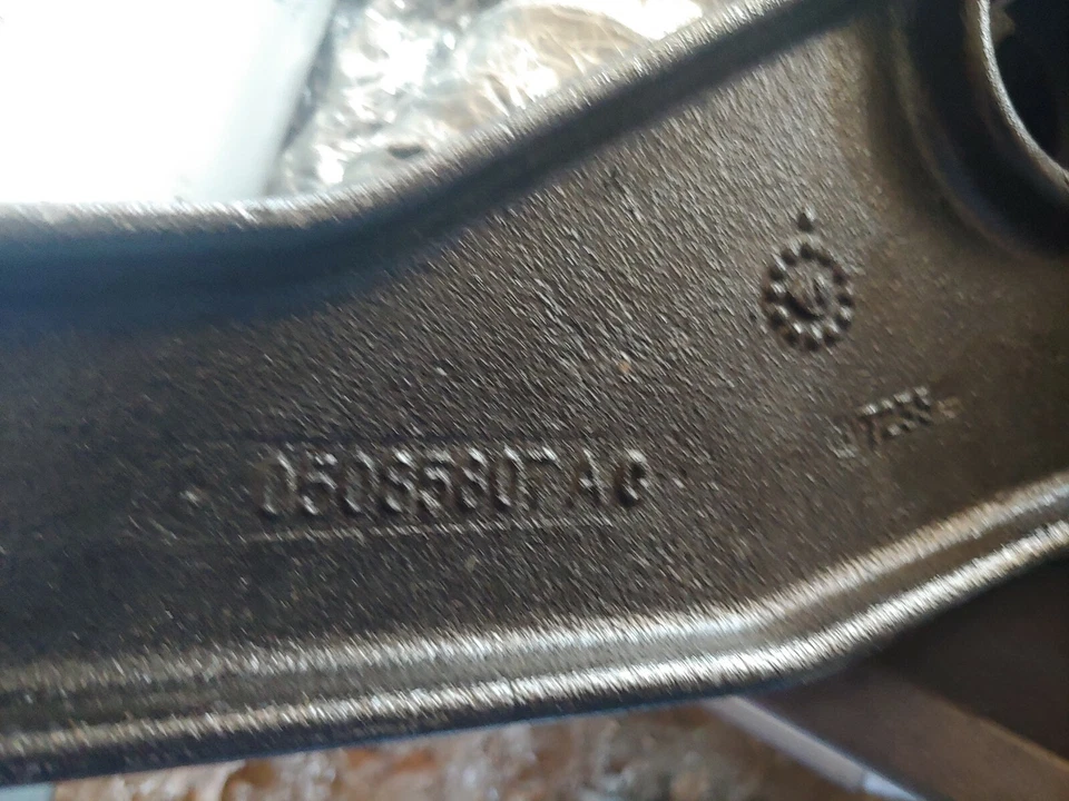 NUEVO OEM 07-10 CHRYSLER SEBRING Brazo de control inferior delantero izquierdo 05085807AC (RA1C) Foto 1 de 1