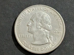 Moneda real 1999 D Georgia cuarto circulada sin clasificar sin certificar mostrada - Imagen 1 de 2