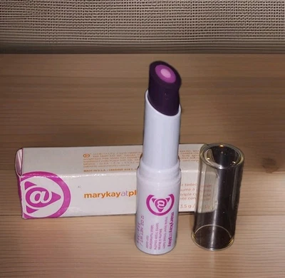 Bálsamo colorido Mary Kay At Play camada tripla na ameixa (074042) - Imagem 1 de 3
