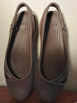 Женские туфли Crocs размер 11 W Olivia на плоской подошве с закрытым носком легкие - Изображение 1 из 4