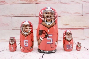 Muñeca Clemson Tigers 7" 5 piezas NCAA D J UIAGALELEI hecha a mano muñeca de anidación de madera - Imagen 1 de 12