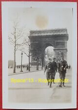 Foto Soldaten vor Triumphbogen in Paris Frankreich 1940 Wehrmacht Landser France