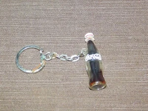 VINTAGE COKE COCA COLA MINI PLASTIC BOTTLE KEYCHAIN KEY CHAIN - Picture 1 of 8
