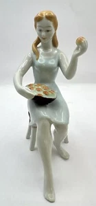 Hungarian Hollohaza Kezzel Festett Porcelain Girl with Apple Pie Figurine VTG - Picture 1 of 14
