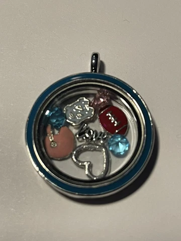 North Carolina Tar Heels NCAA Memory Charm Locket w/ 22 IN chain NEW Cover