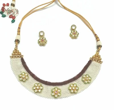 Elegante conjunto de collar gargantilla floral kundan estilo malla cuentas resina roja y perla  Foto 1 de 4
