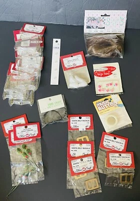 Lote de accesorios para hacer muñecas vintage gafas, botas, botones hebillas de cinturón más Foto 1 de 4