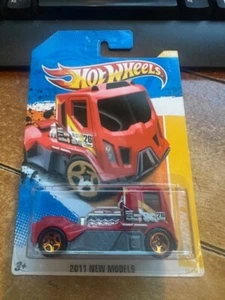 2011 Hot Wheels New Models Rennen Rig #19 Red - Picture 1 of 1