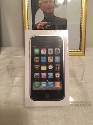 IPHONE 3GS 32GB  WHITE VERY RARE FACTORY SEALED & FACTORY UNLOCKED.  COLLECTION - Image 1 of 4