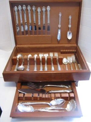 Servicio de cubiertos Brocade by International de plata esterlina 8+ lugar extra (51 piezas) Foto 1 de 4