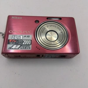 Nikon Coolpix S510 rosso lampone 8,1 MP fotocamera digitale compatta usata dal Giappone - Foto 1 di 12