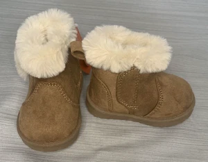 Wonder Nation Baby Kleinkind Fell gefüttert hellbraun Wildleder Stiefel Größe 2, neu mit Etikett Stiefel - Bild 1 von 5