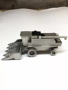 1/43 SCALE CASE-INTERNATIONAL MODEL 1680 AXIAL-FLOW COMBINE IN FINE PEWTER - Picture 1 of 4