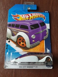 HOT WHEELS 176/244 - 2011 City Works 6/10 - Low Flow - Carded - Picture 1 of 2