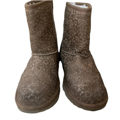 Ugg Mujer Piel de Oveja Clásica Corta Metálica Nieve Beige Bronceado Bota Talla 6 Invierno Foto 1 de 4