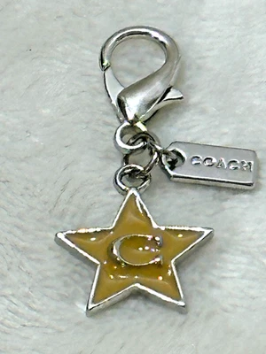 COACH ~ Pequeño bolso plateado encanto FOB gatillo clip ~ monograma "C" en estrella amarilla Foto 1 de 3