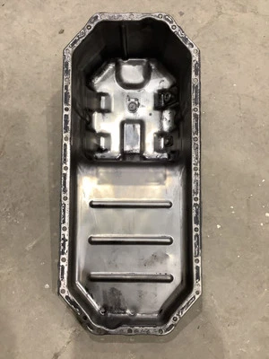 Cárter de óleo da panela de óleo Volvo L70G carregadeira de rodas cárter de óleo do motor D6H 21618972 - Imagem 1 de 4