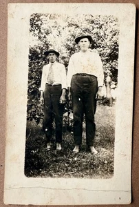 Foto postal RPPC hombre gigante alto monstruo antiguo - Imagen 1 de 2