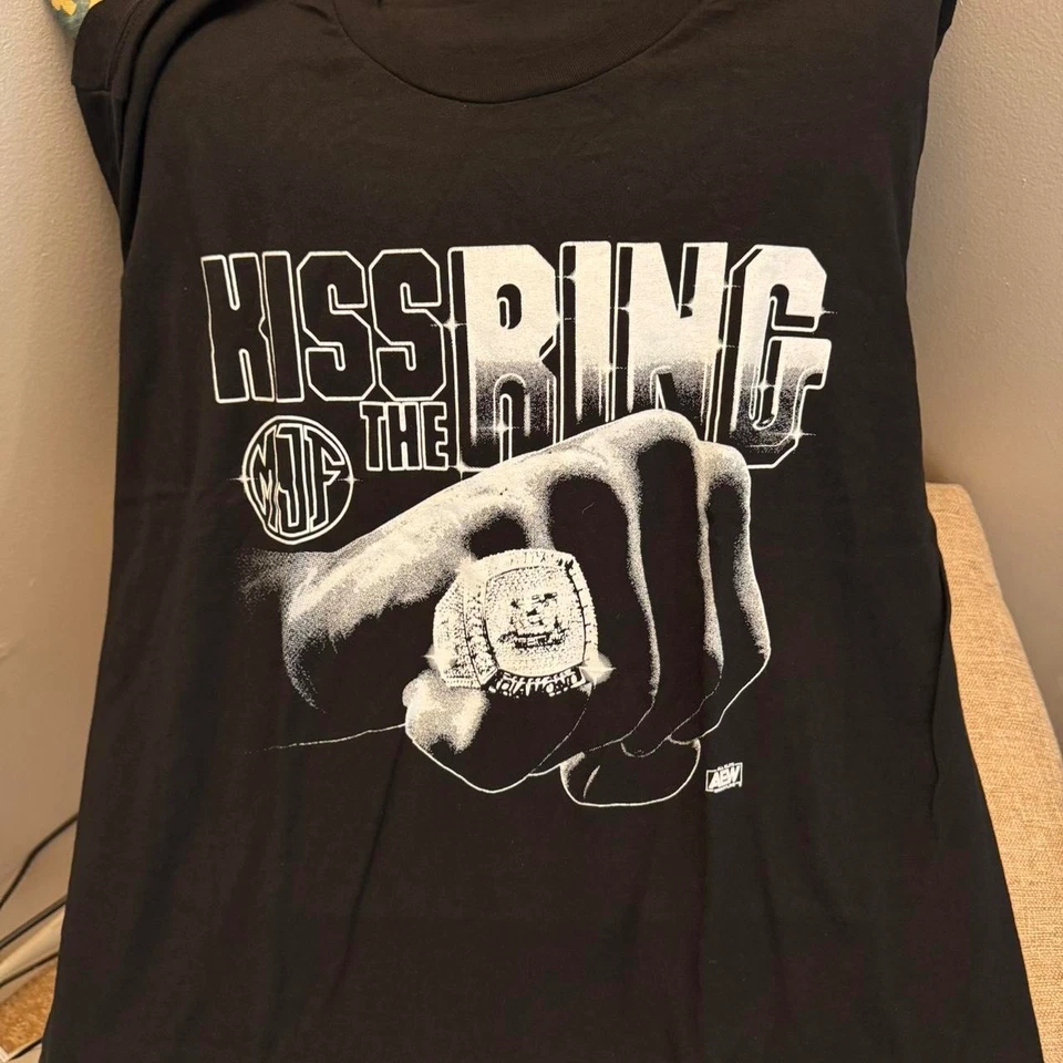 MJF "Kiss The Ring" - Tamanho XL - Caixa de camisetas de luta profissional - AEW MLW - Nova em folha - Imagem 1 de 1