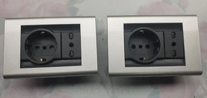 2 BTICINO LIVING CLASSIC KOMPLETT 4740N, SCHUKO 4440/3 BIPASS STECKDOSE 4580, PLATTE - Bild 1 von 1