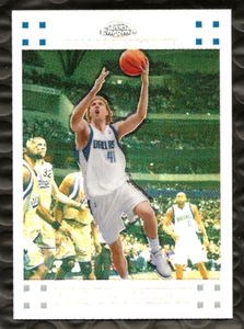 2008 Topps Chrome #41 Dirk Nowitzki Refractor 695/999 MAVERICKS - Picture 1 of 2