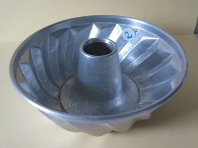 Backform (2) Kuchenform Antik Gugelhupf Vintage Retro Backen alt Aluminium - Bild 1 von 2