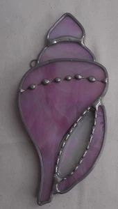 Rosa & weiß Buntglas Sonnenfänger Ozean Muschel Muschel Design 5,5" Höhe x 2,5" Breite - Bild 1 von 3