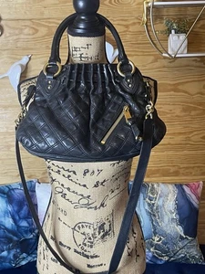 Bolso Cartera Mediano Two Way Cuero Negro Acolchado Marc Jacob’s Stam Herrajes Dorados - Imagen 1 de 12