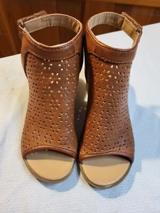 Nine West Girls Mesh Faux Leather Heeled Sandals Tan Sz 12 - Picture 1 of 6