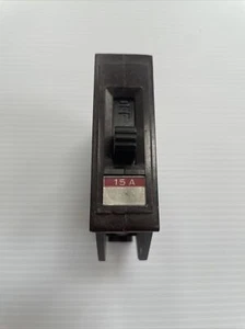 WADSWORTH 15 AMP SINGLE POLE 120V CIRCUIT BREAKER PLASTIC FEET TESTED - Picture 1 of 4