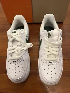 Nike Air Force 1 Low Retro White Forest Green Sneakers Size M4/W5.5 New - Picture 1 of 9