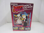 1982 Knickerboker Snoopy &amp; Belle SHOW &#39;N GO HOUSE Portable Carry Case/Playhouse