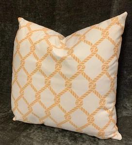 Dekokissen weiß mit Goldkettenmuster 45x45cm NEU KOSTENLOSER VERSAND AM NÄCHSTEN TAG (B) - Bild 1 von 7