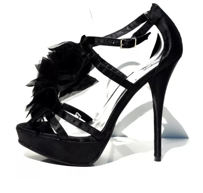 Sandalias Charlotte Russe para mujer negras con puntera abierta vintage Y2K años 2000’s Foto 1 de 4