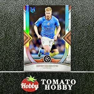 MUSEO TOPPS UEFA 2022-23 KEVIN DE BRUYNE PLATA MCI - Imagen 1 de 2