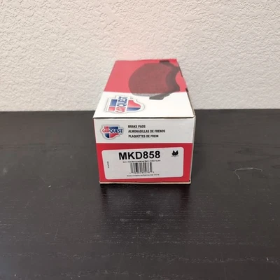 Juego de pastillas de freno Dodge/Chrysler - pastillas traseras semimetálicas estándar CARQUEST MKD858 Foto 1 de 3