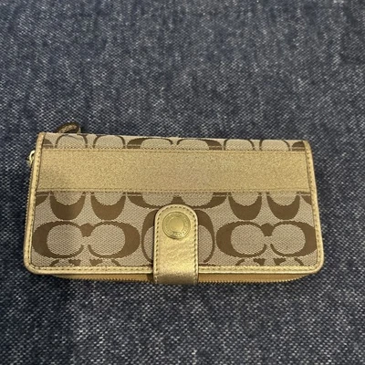 Cartera para mujer Coach beige con cierre giratorio Foto 1 de 4