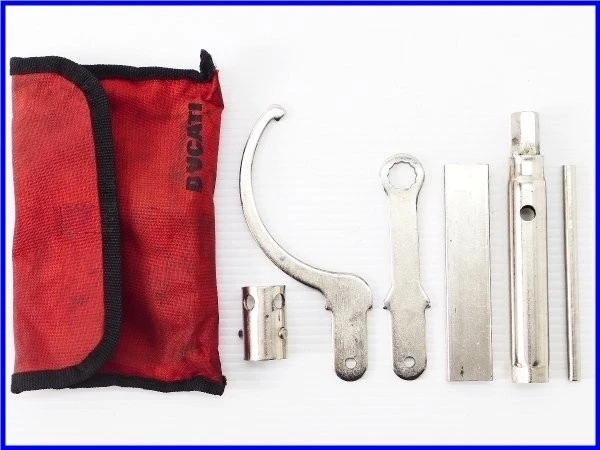 DUCATI 2002 996 Juego de herramientas en vehículo 748 916 998  Foto 1 de 4