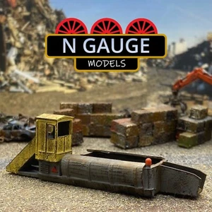 PAINTED- N Gauge Sca1e 1:148 Scrapyard Car Crusher Baler (Junkyard Scrap) - Foto 1 di 2