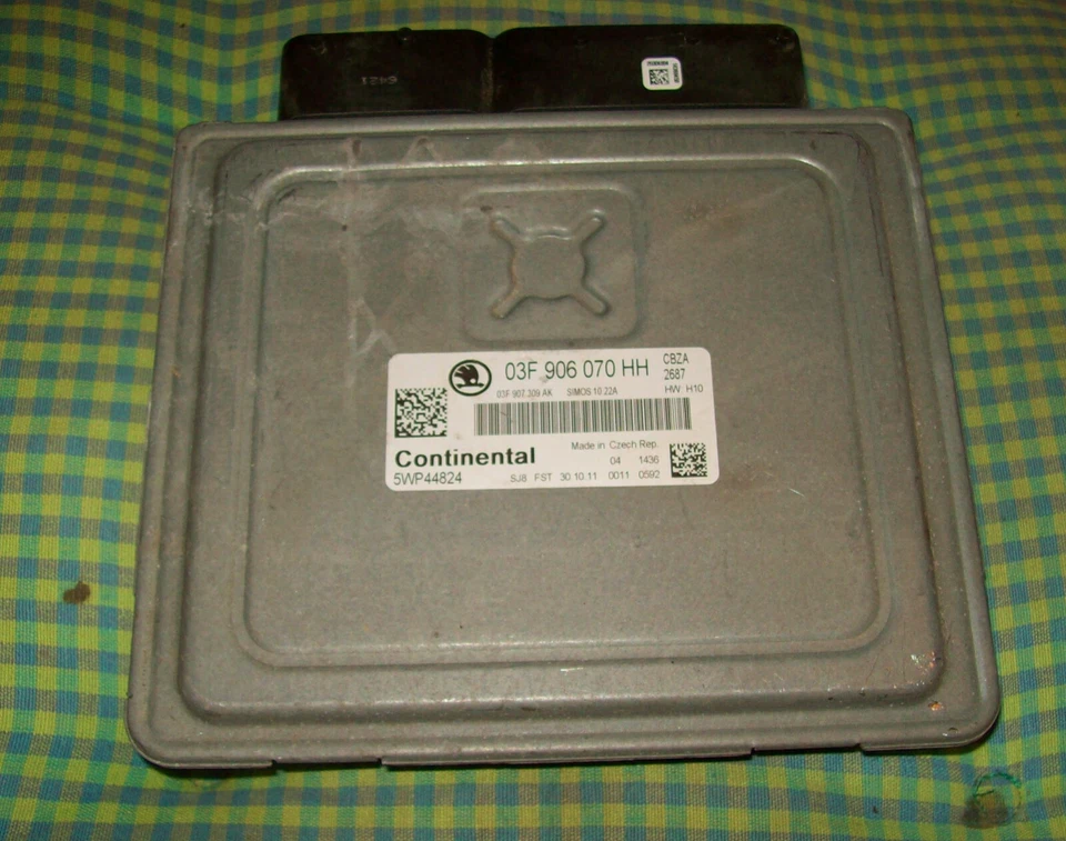 Centralina motore Skoda Fabia II 1.2 TSI CBZA 03F906070HH 5WP44824 30.10.2011 - Immagine 1 di 1