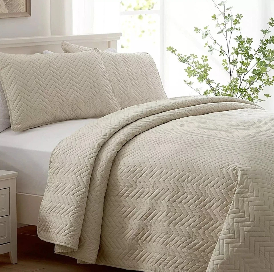 King Comforter Quilt Set Dark Ivory w/ Pillow SHAMS Lightweight Soft Semech.  - Image 1 of 4