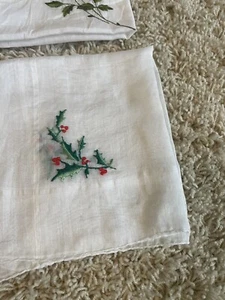 VINTAGE CHRISTMAS HANDKERCHIEF EMBROIDERED HOLLY LEAVES BERRIES HANKY - Picture 1 of 2