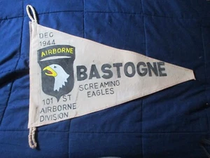 Segunda Guerra Mundial Ejército de los Estados Unidos 101 St Aerotransportado Div Águilas Gritando Bastoña Cuartel Bandera de Pared - Imagen 1 de 2