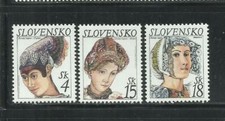 ESLOVAQUIA. Año: 1999. Tema: TOCADOS FEMENINOS TRADICIONALES.