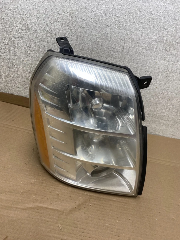 Ксеноновая фара для правой стороны пассажира 2007–2014 Cadillac Escalade U0712 DW - Изображение 1 из 4