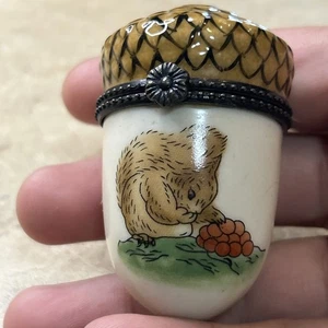VINTAGE PORCELAIN HINGED TRINKET BOX.  ACORN SHAPED WITH A SQUIRREL AND FLOWER   - Picture 1 of 9