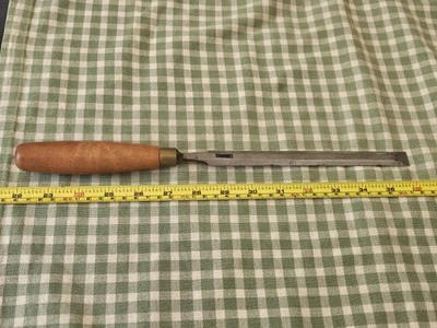 A Vintage  Bevel Edge 5/8 stormont chisel . In Very Good Condition - Image 1 of 4