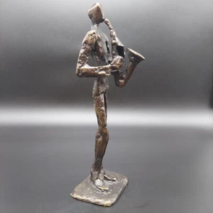 "Statuetta vintage brutalista bronzo metallo fuso uomo che suona il sassofono MCM 8" - Foto 1 di 11