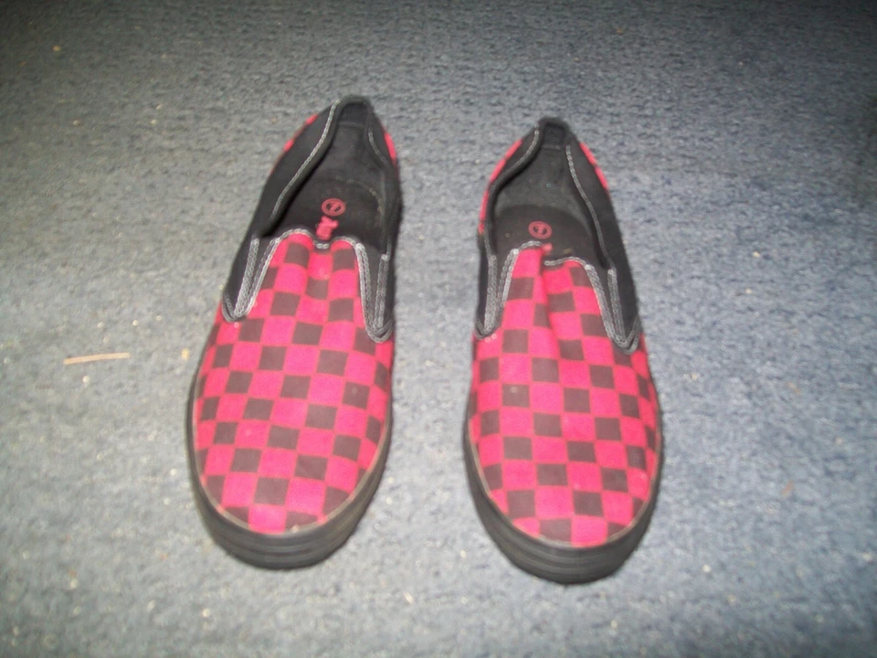 Authentic Brand(Division Of Colorado Shoes-Size  7 Black+Red Check Womans Shoe - Imagem 1 de 1