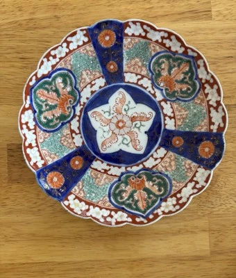 Antiguo Plato Japonés Imari Floral Porcelana 8 1/2" Decoración Floral En la Parte Inferior Foto 1 de 4